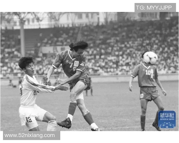 重庆足球队的奋斗历程与荣耀见证:一段不屈不挠的足球纪实之旅